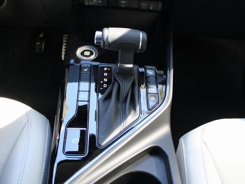 New 2025 Kia Niro EX Touring image 33