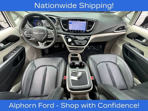 Used 2024 Chrysler Pacifica Touring-L FWD image 8