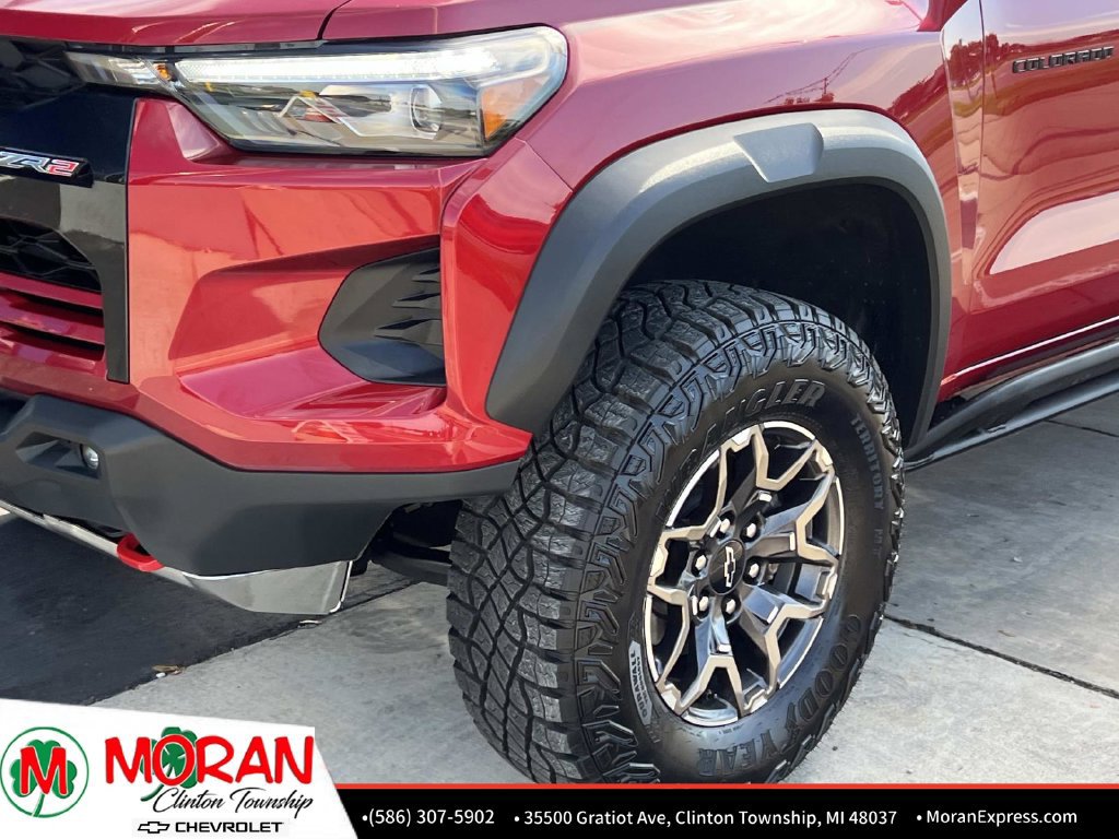 Certified 2026 Chevrolet Colorado ZR2 w/ Technology Package AWD/4WD image 11