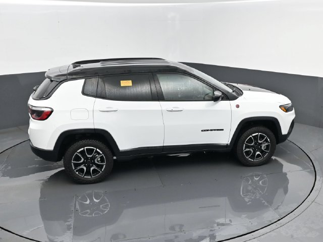 Used 2025 Jeep Compass Trailhawk AWD/4WD image 18