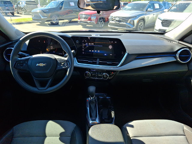 Used 2024 Chevrolet Trax LT FWD image 11
