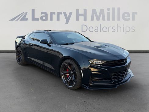 Used 2019 Chevrolet Camaro SS RWD image 7