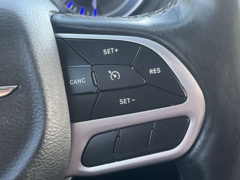 Used 2020 Chrysler 300 Limited RWD image 20