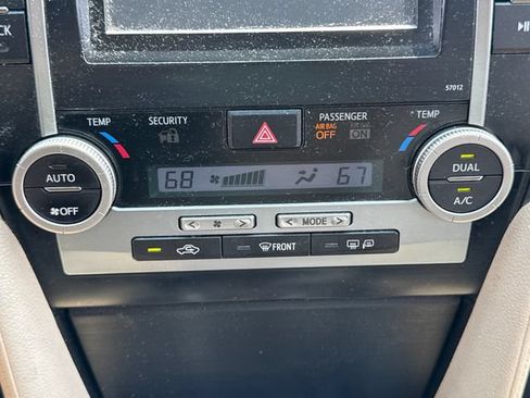 Used 2012 Toyota Camry XLE w/ Leather Pkg FWD image 31