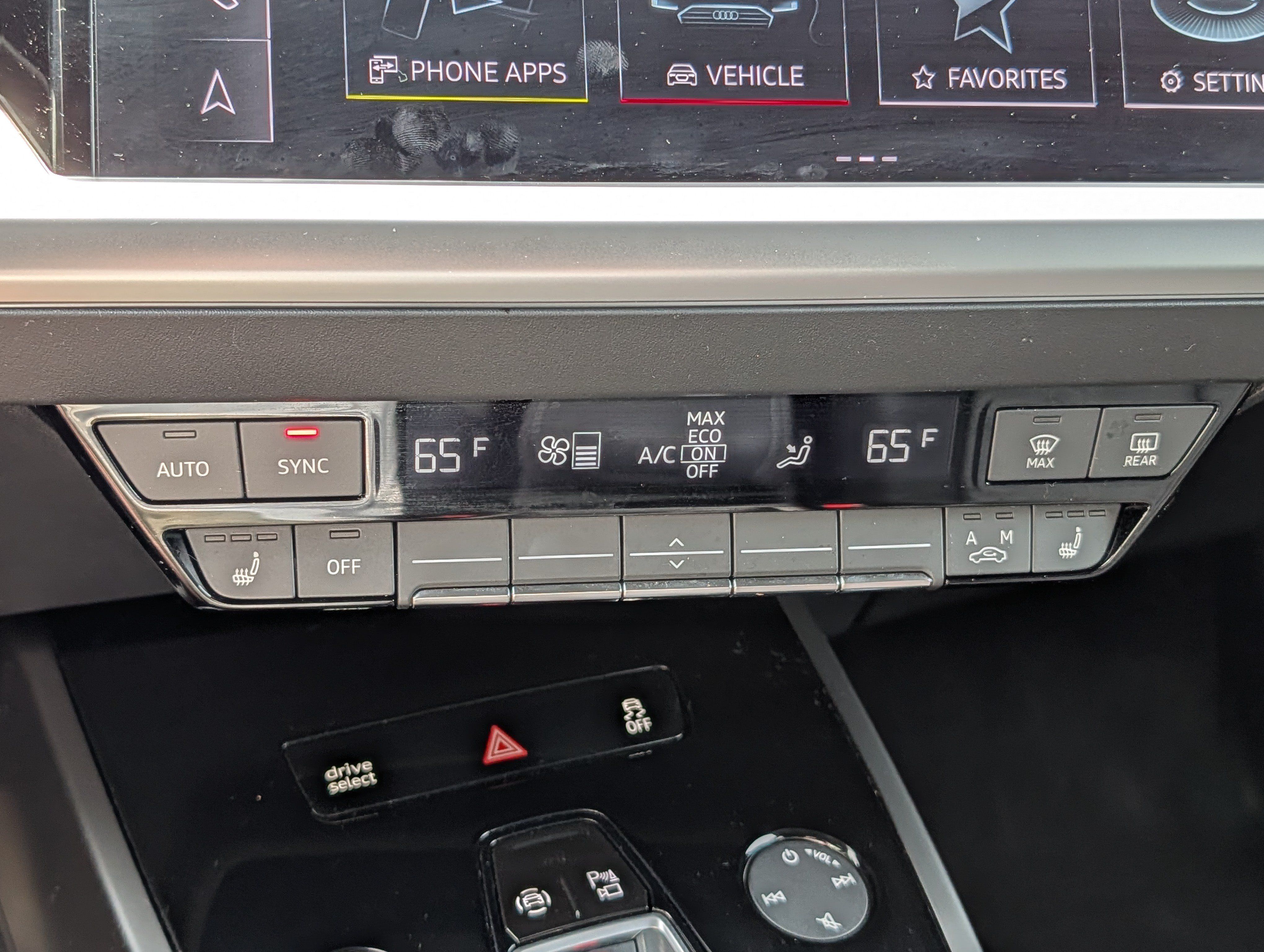Used 2023 Audi Q4 e-tron Premium Plus w/ Premium Plus AWD/4WD image 23