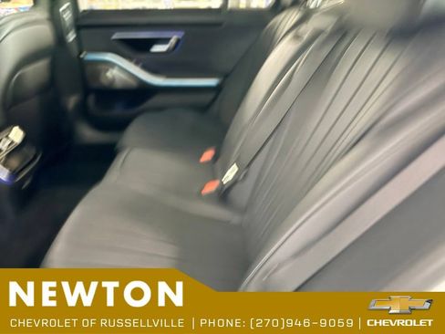 Used 2022 Mercedes-Benz S 500 4MATIC w/ AMG Line Package image 16
