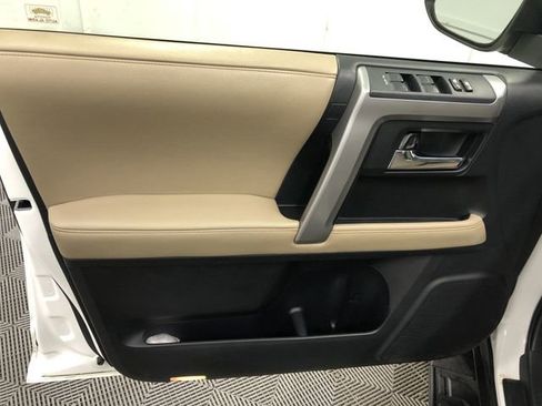 Used 2016 Toyota 4Runner SR5 image 12