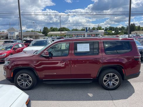 Used 2022 Jeep Wagoneer Series III w/ Convenience Group I image 2