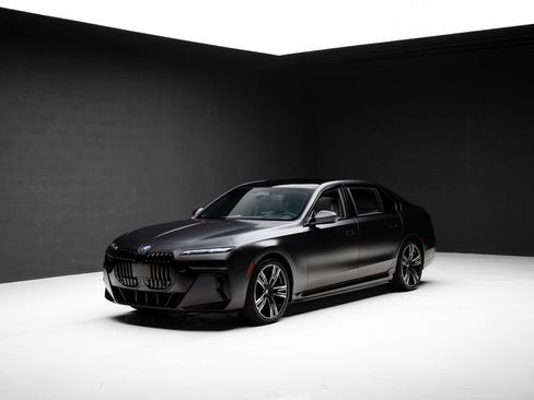Used 2023 BMW i7 xDrive60 AWD/4WD image 4