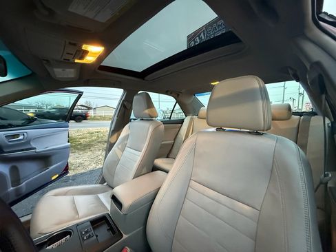 Used 2015 Toyota Camry XLE image 29
