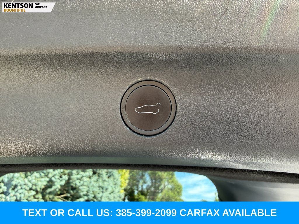Used 2024 Tesla Model Y Performance AWD/4WD image 33