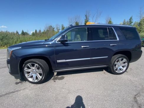 Certified 2020 Cadillac Escalade Premium Luxury AWD/4WD image 5
