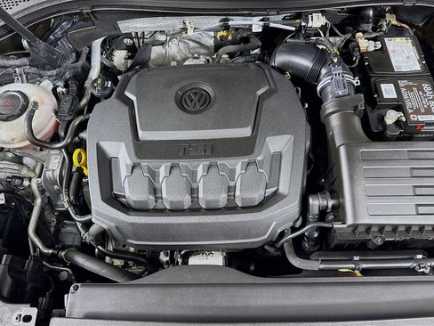 Used 2020 Volkswagen Tiguan SE image 39