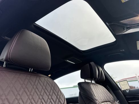 Used 2022 BMW 740i w/ M Sport Package image 17