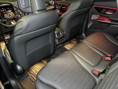 Used 2025 Mercedes-Benz GLC 300 4MATIC image 20