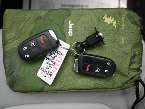 Used 2019 Jeep Renegade Latitude w/ Popular Equipment Group image 9