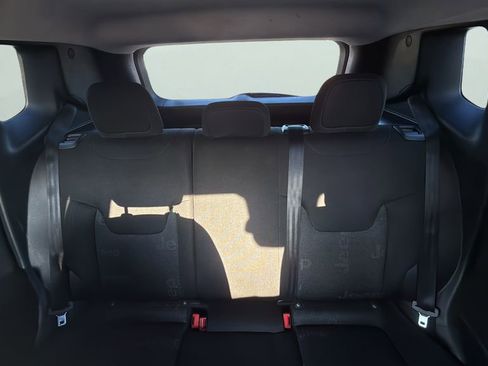 Used 2017 Jeep Renegade Latitude image 11