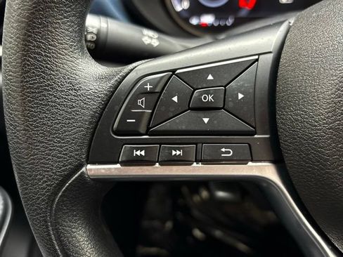 Used 2025 Nissan Versa SV FWD image 12