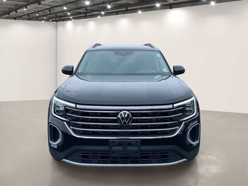 Used 2024 Volkswagen Atlas SE AWD/4WD image 2