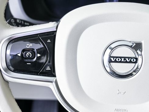 Used 2023 Volvo XC60 B5 Plus w/ Climate Package FWD image 12
