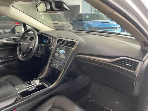 Used 2017 Ford Fusion SE w/ Equipment Group 602A image 25