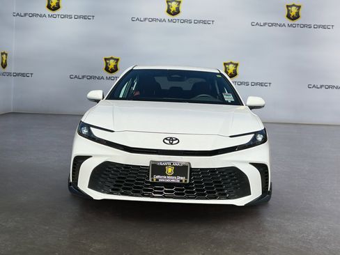 Used 2025 Toyota Camry SE w/ Convenience Package image 2