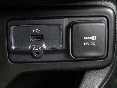 Used 2023 Jeep Renegade Latitude image 27