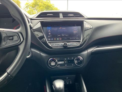 Used 2021 Chevrolet TrailBlazer RS w/ Technology Package FWD image 32