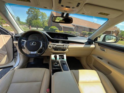 Used 2015 Lexus ES 350 w/ Premium Package FWD image 3
