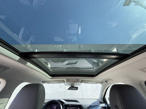 Certified 2024 Volkswagen Taos SEL image 8