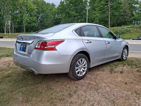 Used 2014 Nissan Altima 2.5 S FWD image 6