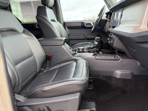 Used 2025 Ford Bronco Outer Banks AWD/4WD image 12