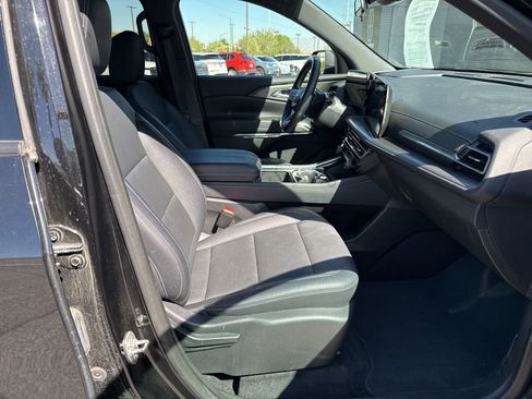 Used 2025 Chevrolet Traverse LT image 13