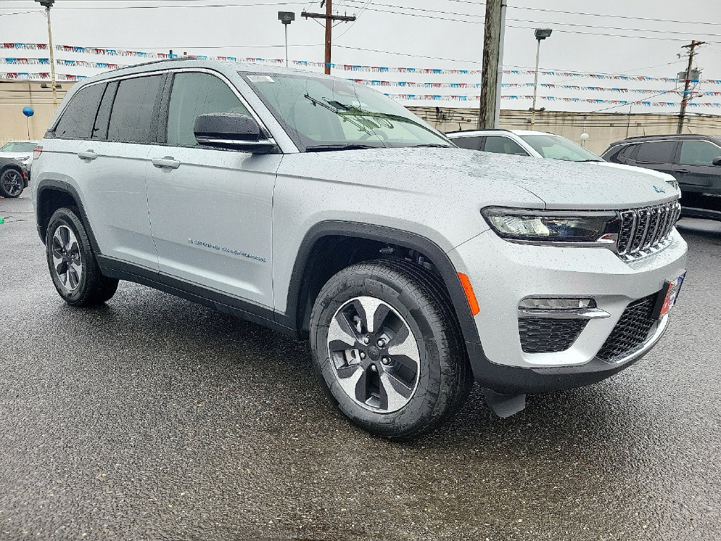 New 2023 Jeep Grand Cherokee 4WD 4xe image 4