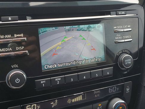 Used 2017 Nissan Rogue SV FWD image 26