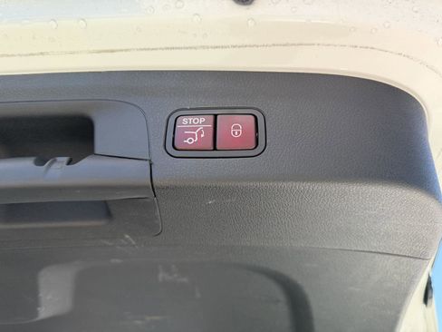 Used 2021 Mercedes-Benz GLE 450 4MATIC image 25
