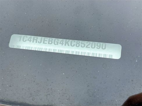 Used 2019 Jeep Grand Cherokee Limited image 32