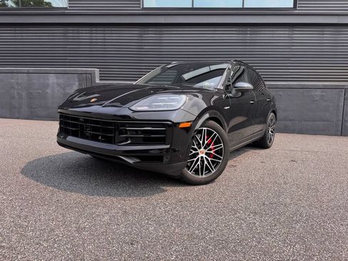 Certified 2026 Porsche Cayenne S AWD/4WD image 6