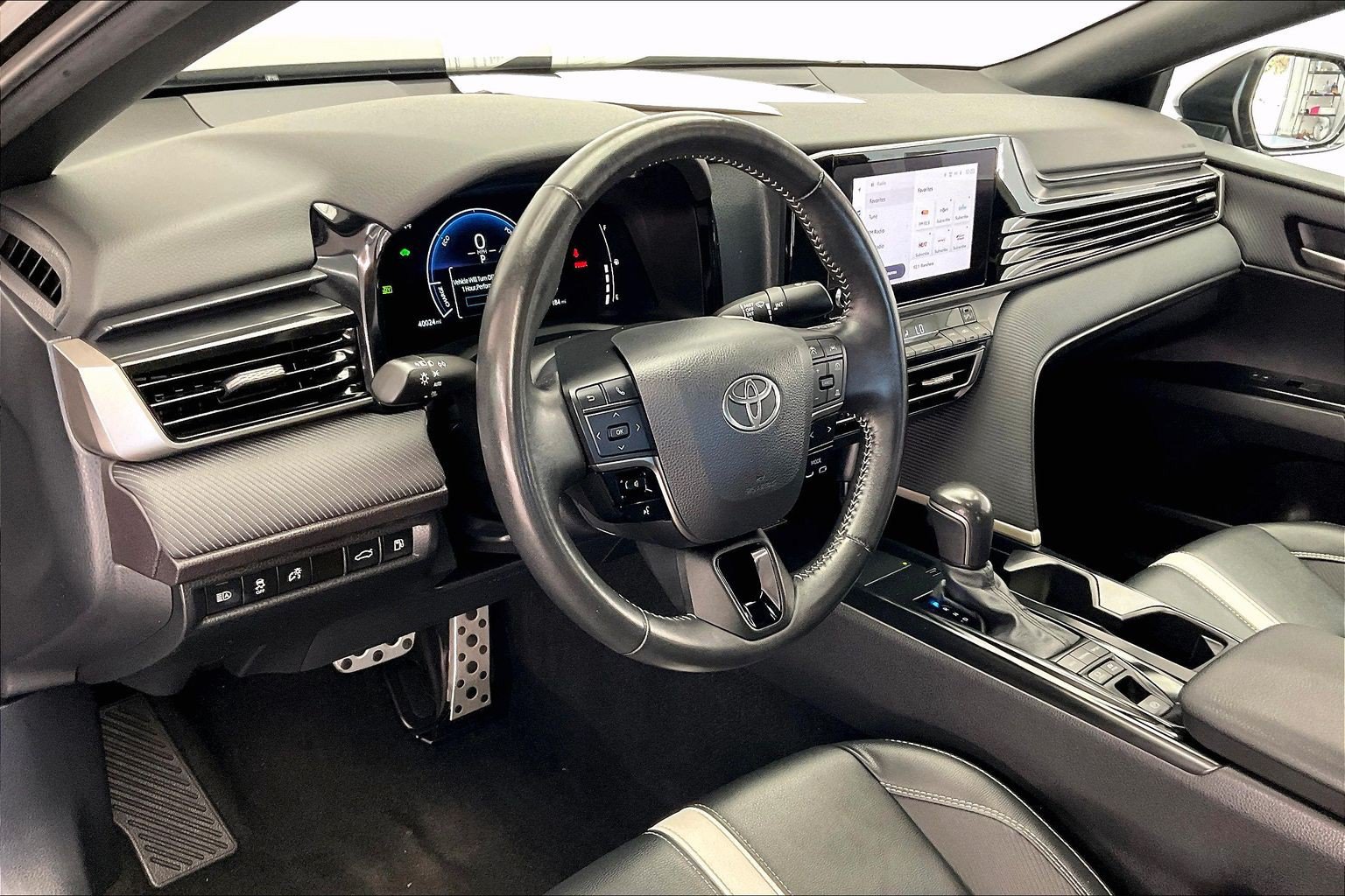 Used 2025 Toyota Camry SE FWD image 14
