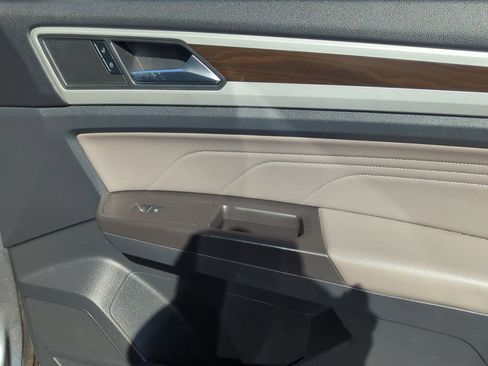 Certified 2022 Volkswagen Atlas SE image 16