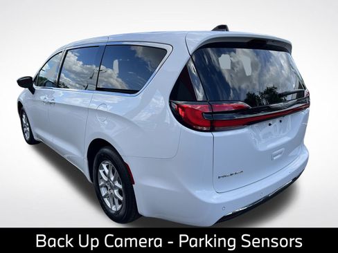 Used 2025 Chrysler Pacifica Select FWD image 7