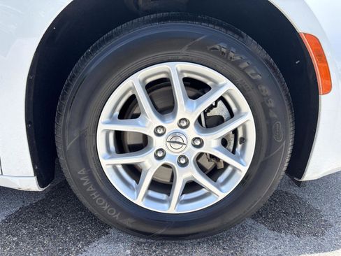 Used 2021 Chrysler Voyager LX image 45