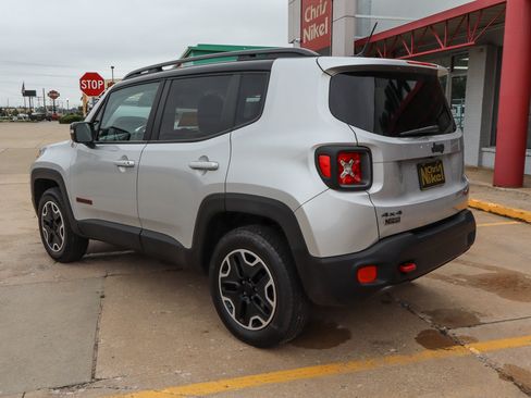 Used 2015 Jeep Renegade Trailhawk w/ Popular Equipment Group AWD/4WD image 13