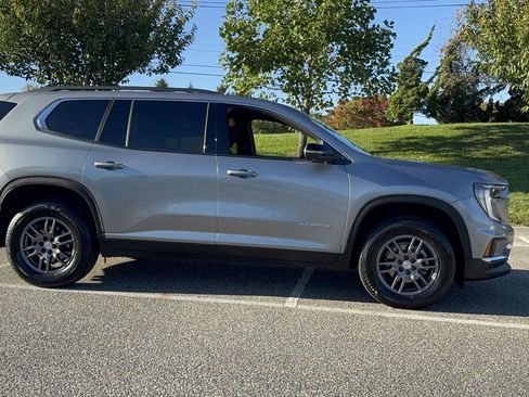 Used 2025 GMC Acadia Elevation image 3