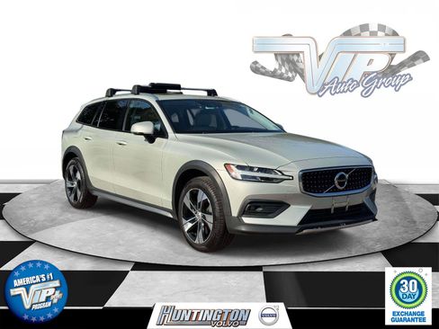 Certified 2021 Volvo V60 T5 Cross Country AWD/4WD image 1