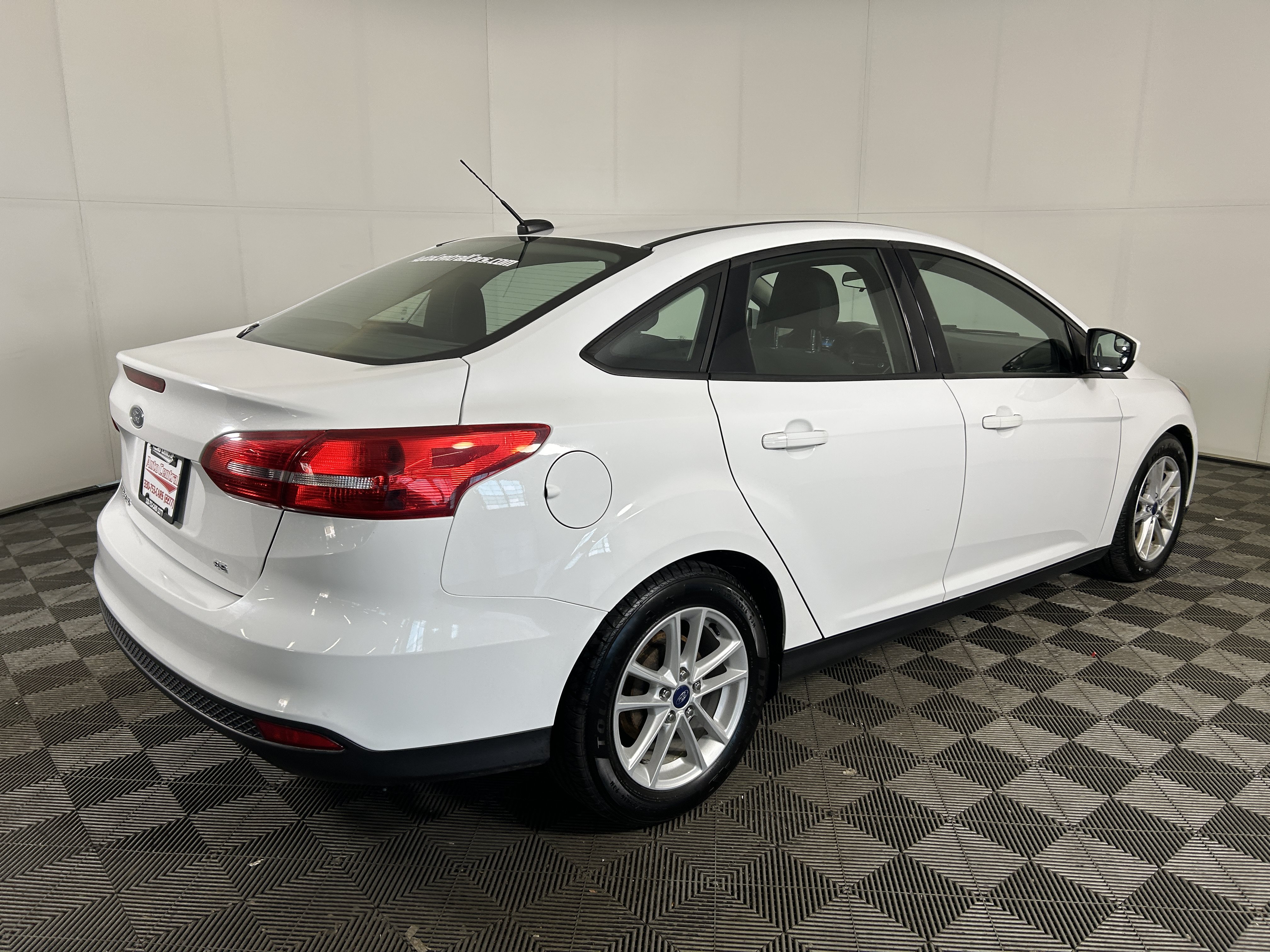 Used 2018 Ford Focus SE FWD image 5