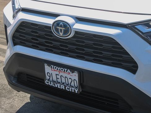 Used 2024 Toyota RAV4 LE image 5