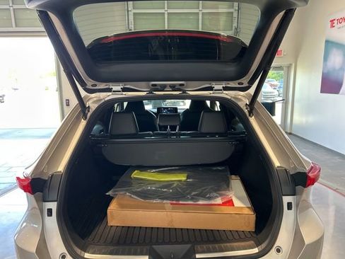 Used 2022 Toyota Venza XLE AWD/4WD image 15