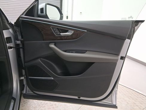 Used 2022 Audi Q8 Premium Plus image 32