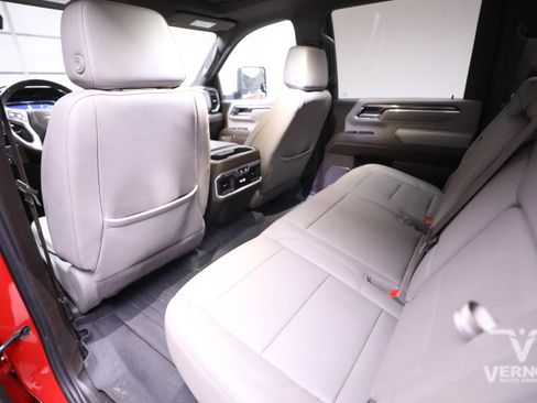 Used 2024 Chevrolet Silverado 3500 LTZ w/ LTZ Convenience Package image 9